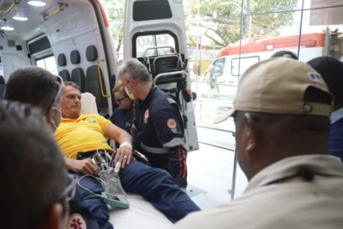 Bolsonaro tem melhora em hospital de Natal e, por ora, cirurgia está descartada