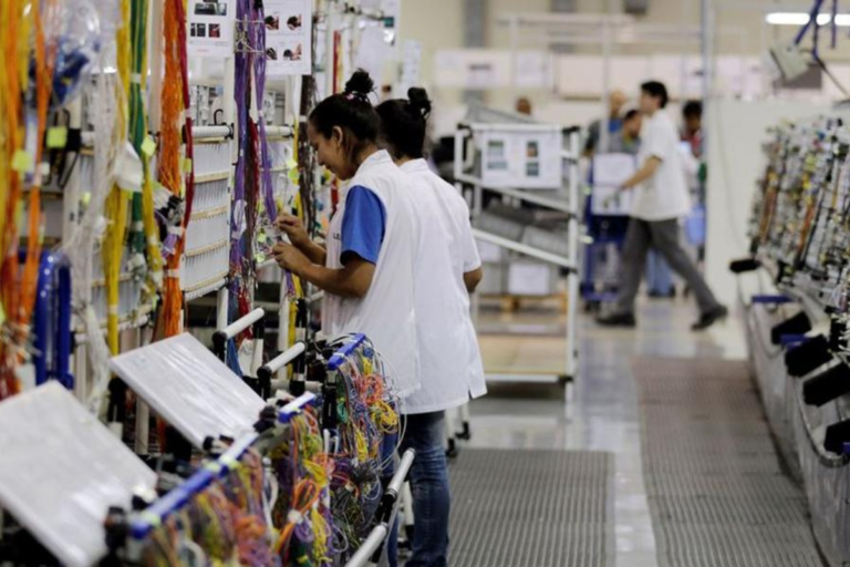 Produção industrial do Brasil recua em fevereiro e frustra expectativas