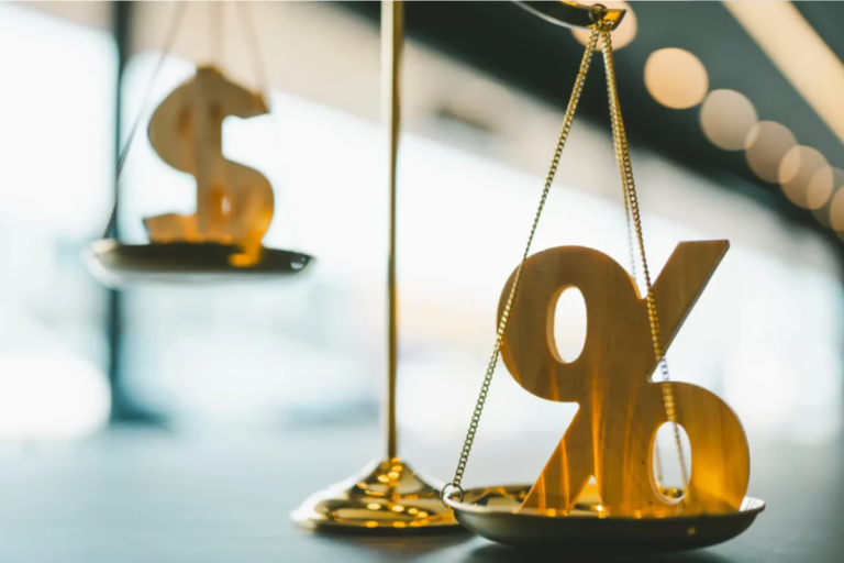 Taxas dos DIs desaceleram com trégua nas tarifas, mas encerram sessão em alta