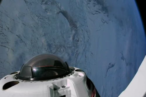 Primeira missão espacial tripulada em órbita polar retorna com sucesso à Terra