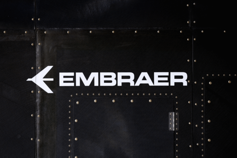 Embraer (EMBR3) registra prejuízo de milhões no 1T25