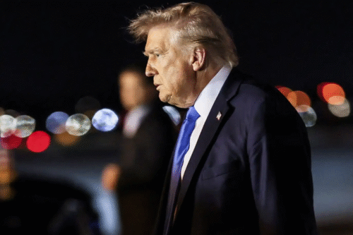 Trump ameaça impor tarifa para iPhones fabricados fora dos EUA