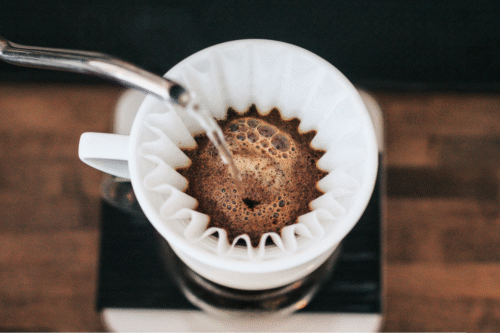 Consumo de café no Brasil cai quase 16% em abril com alta histórica de 80% no preço