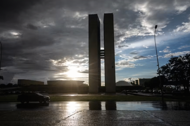 Governo bloqueia R$ 7,8 bi em emendas para cumprir meta fiscal 2025