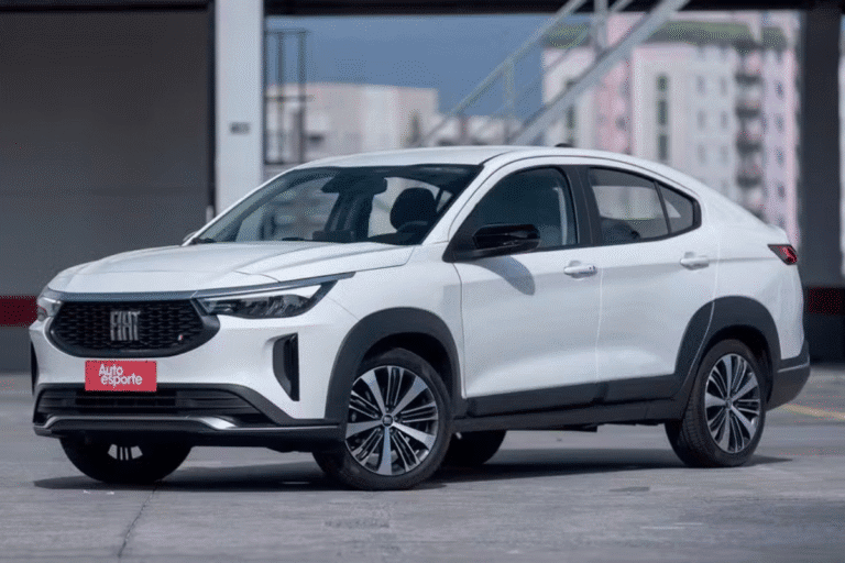 Fiat Fastback 2025 tem descontos de até R$ 32 mil antes da chegada do modelo 2026