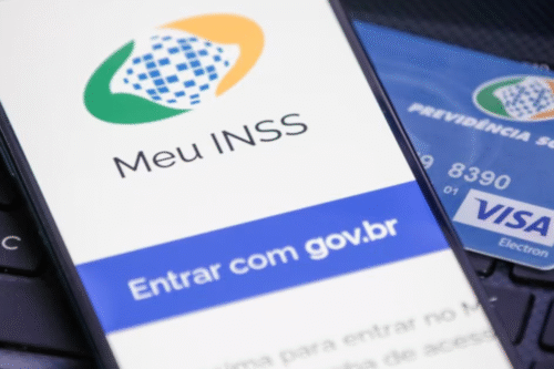Imagem do aplicativo Meu INSS exibindo a tela de login, relacionada ao pagamento do INSS 2025 para quem ganha mais de um salário mínimo, que começa hoje.