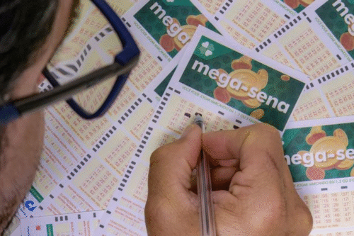 Mega-Sena acumula e sorteio pode pagar R$ 45 milhões