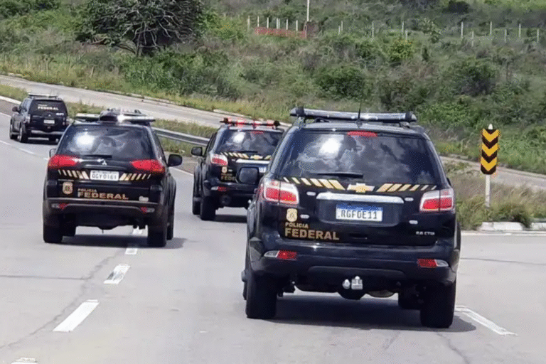 Polícia Federal no Ceará desarticula esquema de fraude no INSS envolvendo 500 empresas fictícias em Operação policial