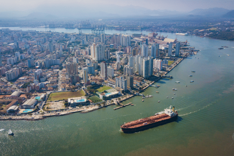 Porto de Santos registra recorde histórico na movimentação de cargas em maio de 2025