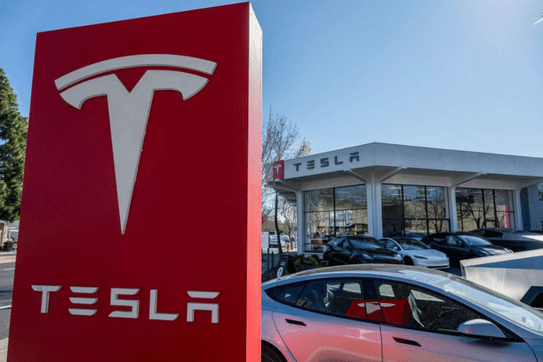 Tesla lança robotáxis após quase uma década de espera e aposta na mobilidade autônoma