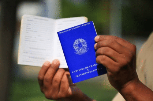 Vagas formais de trabalho em maio somam 148,9 mil, abaixo da projeção