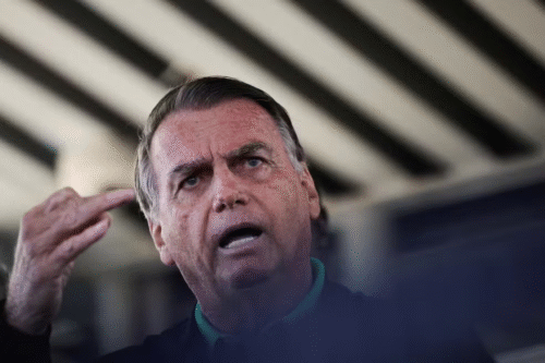 Bolsonaro passa a usar tornozeleira eletrônica após operação da PF