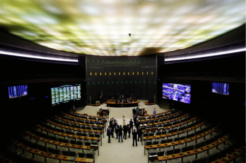 Câmara aprova criação de 200 cargos para o STF e envia projeto ao Senado