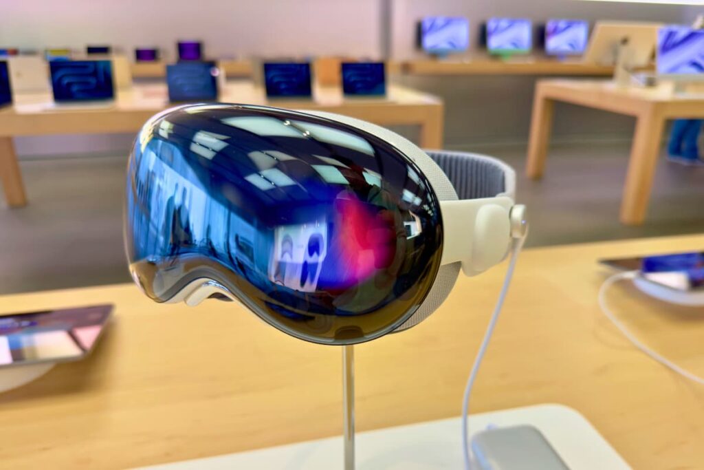 Apple Vision Pro 2024