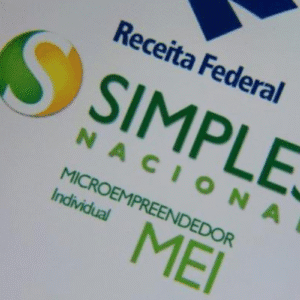 Imagem de uma tela de celular mostrando o documento da Receita Federal com o logo de Simplificando na Nacional, destacando a declaração do microempreendedor individual.
