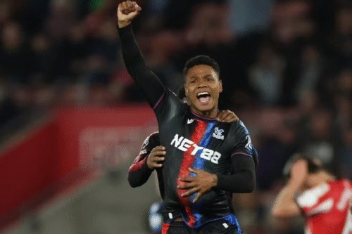 Vasco negocia empréstimo de Matheus França com o Crystal Palace; Confira valores