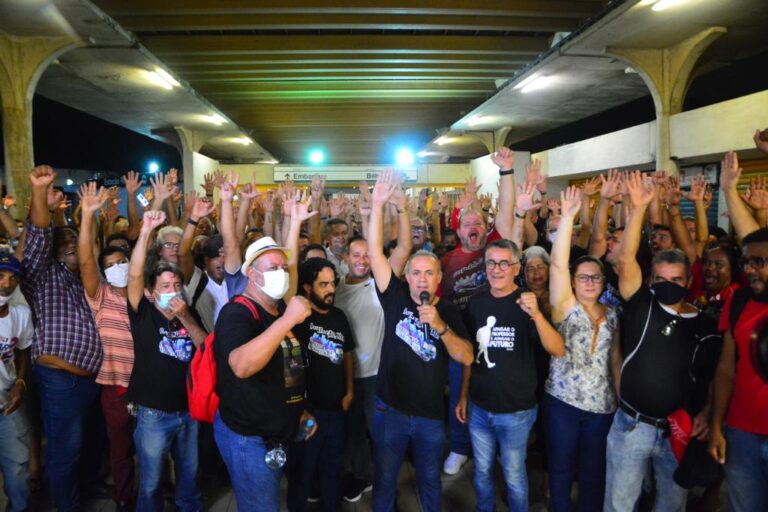 Greve paralisa Metrô do Recife por 24h em protesto contra privatização