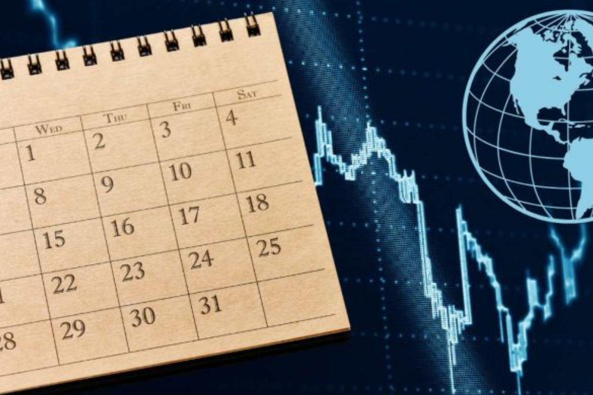 Calendário de papel ao lado de tela com gráficos financeiros e um globo terrestre digital, simbolizando negócios e economia global.