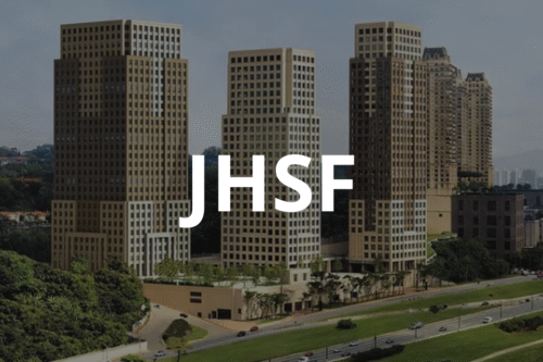 Conjunto de prédios modernos com a palavra JHSF em destaque sobreposta à imagem.