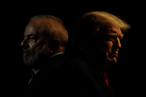 Imagem dramática de Donald Trump e Lula com iluminação escura, ressaltando suas silhuetas e expressões sérias, simbolizando liderança e política.