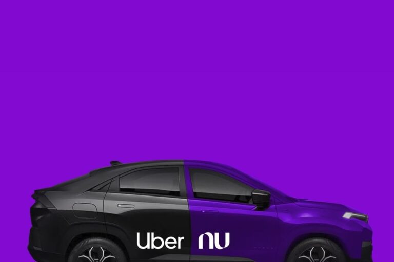 Carro da Uber personalizado para a Nubank roda em promoção especial até 16 de outubro.