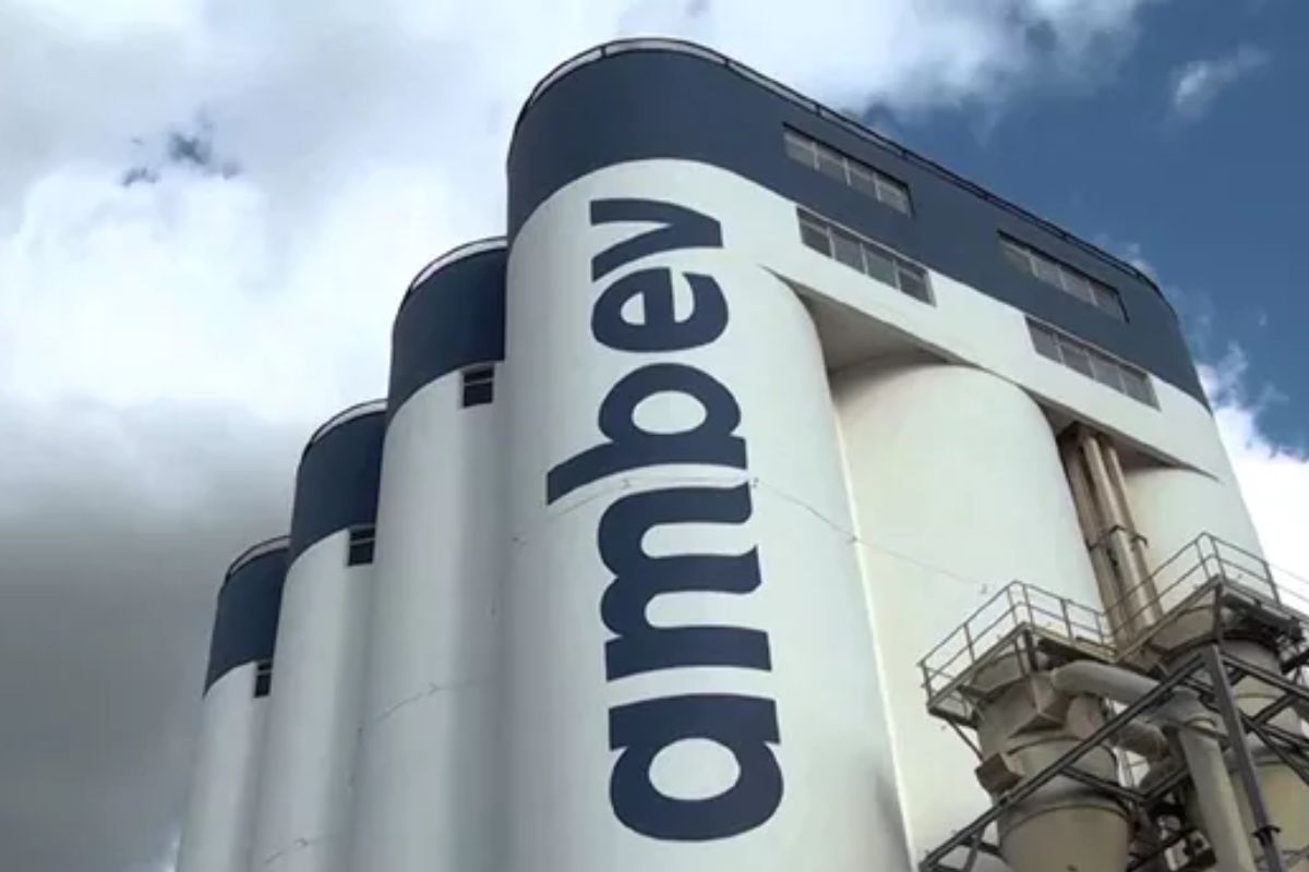 Imagem da fachada da Ambev, empresa de bebidas