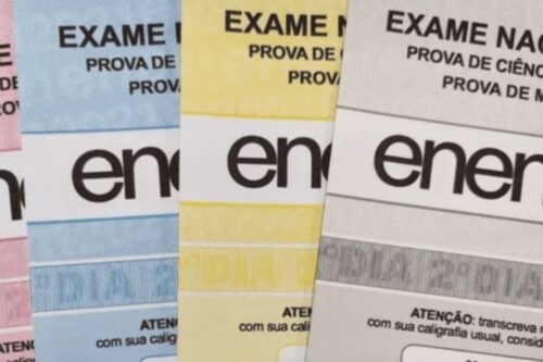 Folhas de prova Enem 2025, destacando as cores rosa, azul, amarelo e cinza.