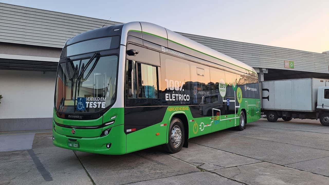 Ônibus da Marcopolo em destaque, representando a fabricante brasileira de carrocerias que teve forte reação do mercado após a divulgação do balanço do 3º trimestre de 2025.