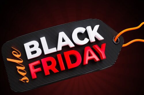 Imagem 3D de uma etiqueta de preço preta com textura de fibra de carbono. A palavra "BLACK" está em branco e "FRIDAY" está em vermelho.