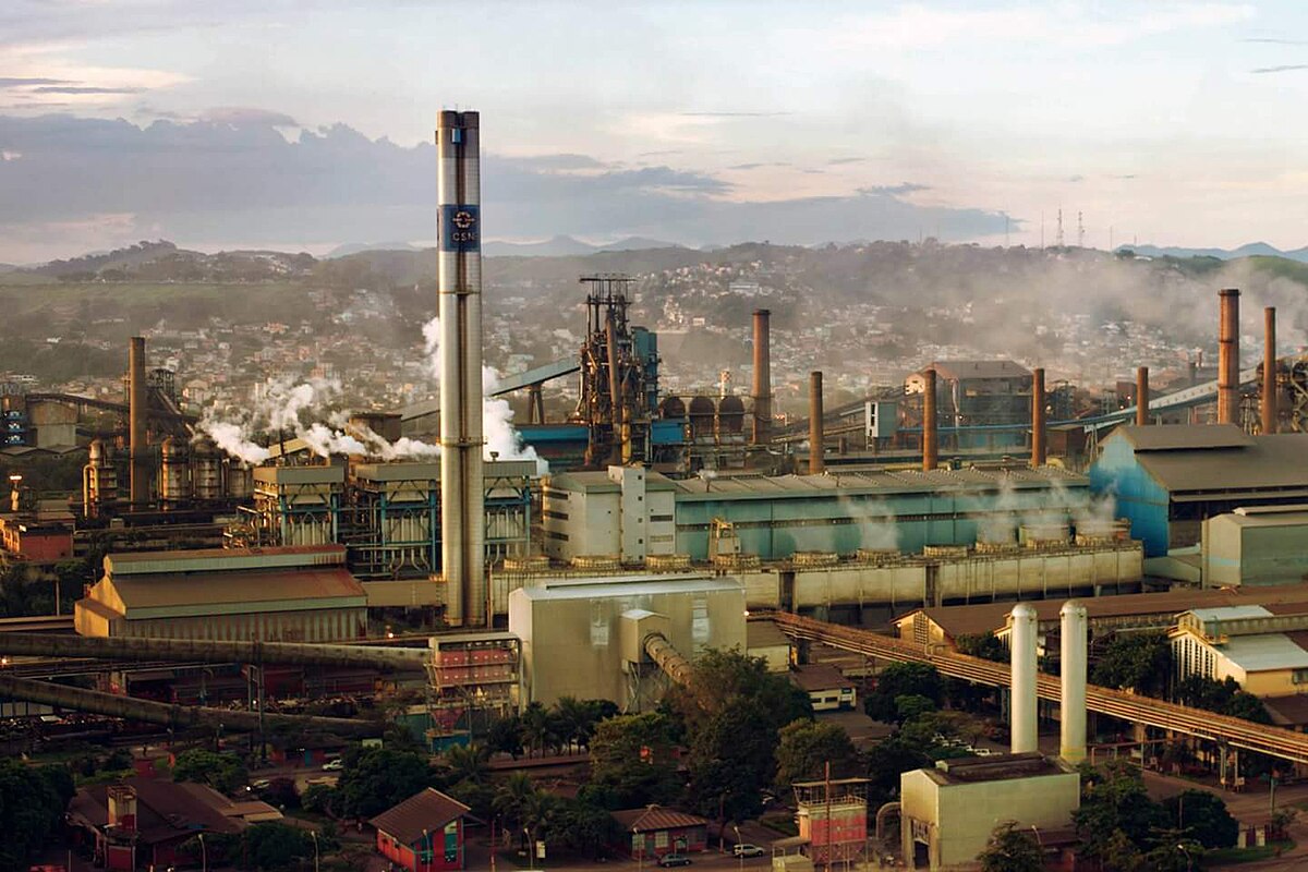 Vista panorâmica da Companhia Siderúrgica Nacional, no Centro da cidade de Volta Redonda, Rio de Janeiro, Brasil.