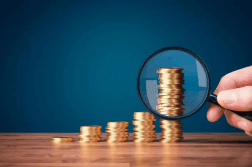 pilha de moedas ilustrando a matéria sobre dividendos extraordinários em 2025