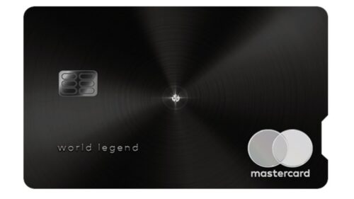 Cartão Mastercard World Legend em design preto metálico, símbolo de luxo e exclusividade para alta renda.