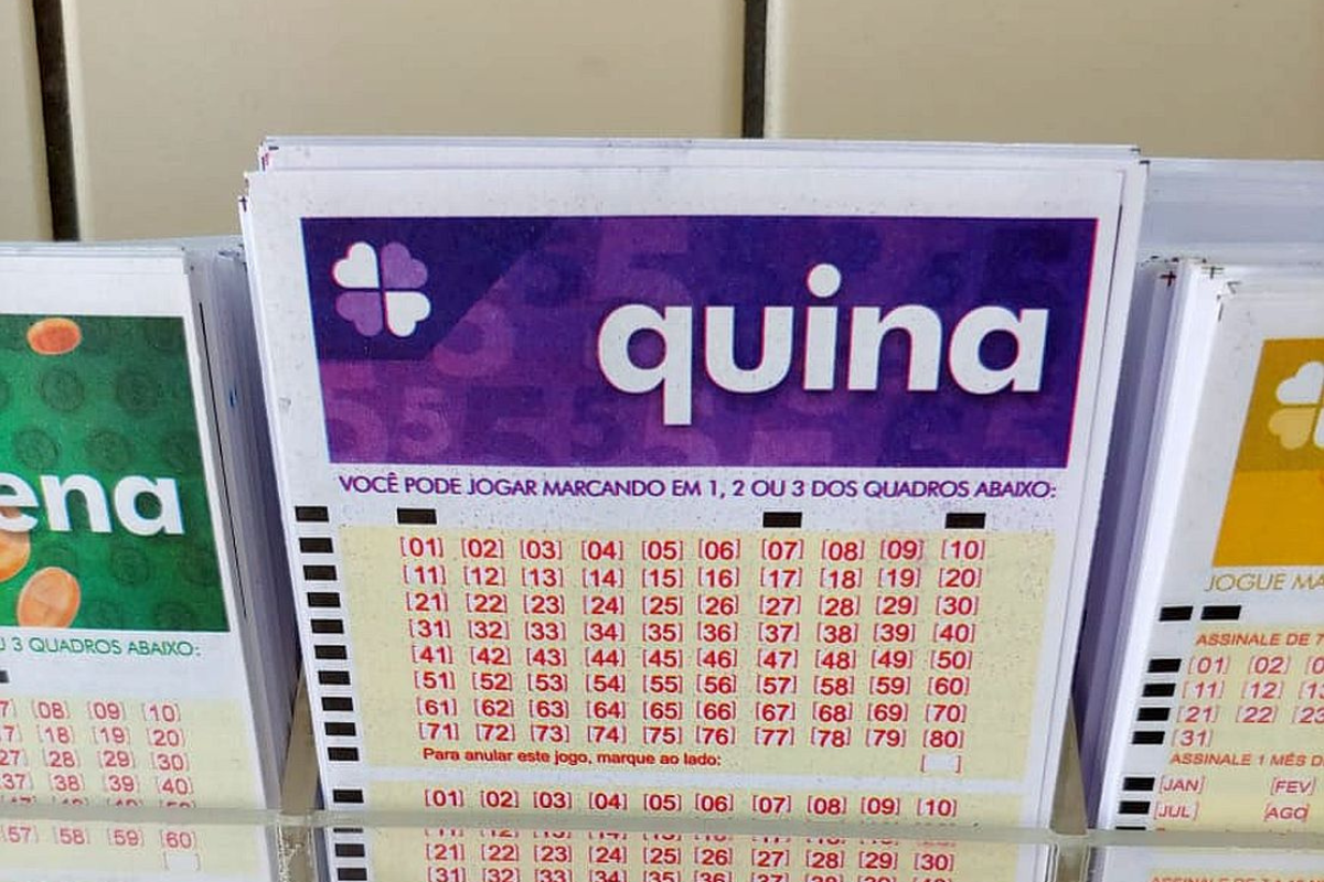 Foto de volante da Quina, uma das principais loterias da Caixa.