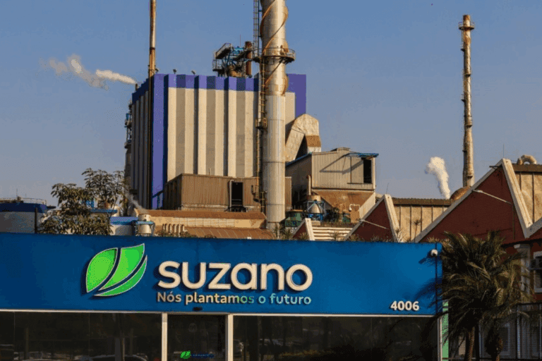 Foto da fachada de fábrica da Suzano