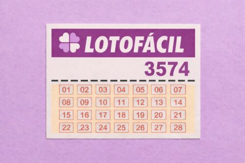 Cartela da Lotofácil concurso 3574 com números de 01 a 28 organizados em grade, sobre fundo lilás.