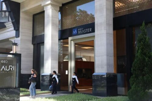 Fachada da sede do Banco Master no edifício Auri Faria Lima, em São Paulo.