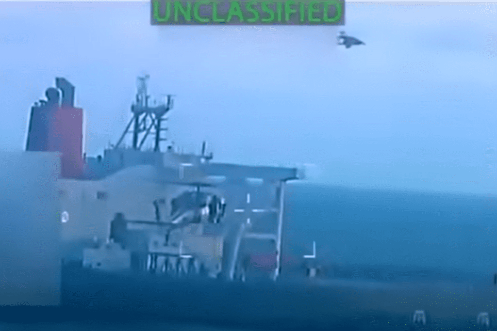Print de vídeo divulgado pelos EUA da Interceptação de um navio petroleiro venezuelano. 
