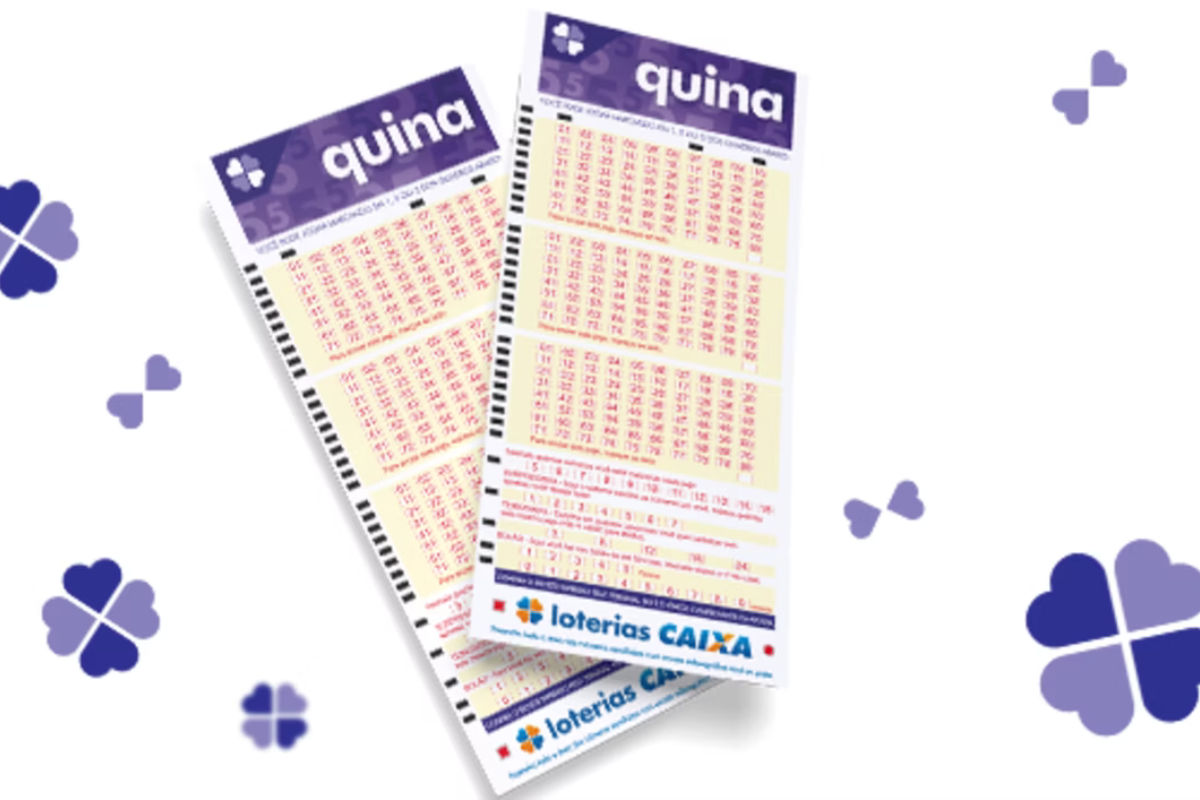 Duas apostas de loteria quina em papel impresso com números, com destaque na palavra 'quina' na parte superior, fundos decorativos com símbolos de coração e trevo.