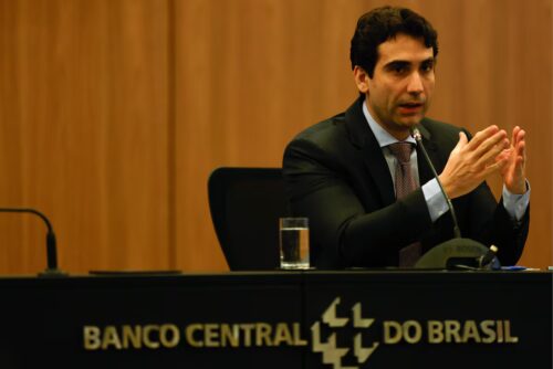 Galípolo em apoio a Powell