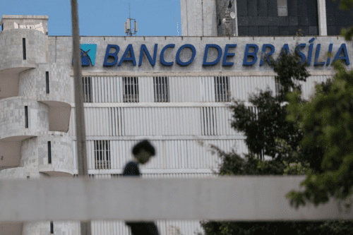 Foto da fachada do Banco de Brasília.