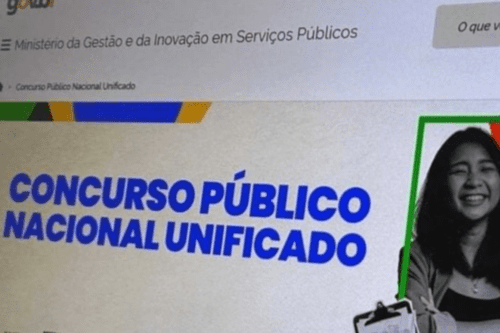 Captura de tela do site oficial do Governo Federal (gov.br) exibindo o banner do "CONCURSO PÚBLICO NACIONAL UNIFICADO". O texto principal está em letras grandes e azuis sobre um fundo claro. No topo da página, lê-se "Ministério da Gestão e da Inovação em Serviços Públicos". À direita, há a foto de uma mulher jovem sorrindo, emoldurada por detalhes em verde e vermelho.