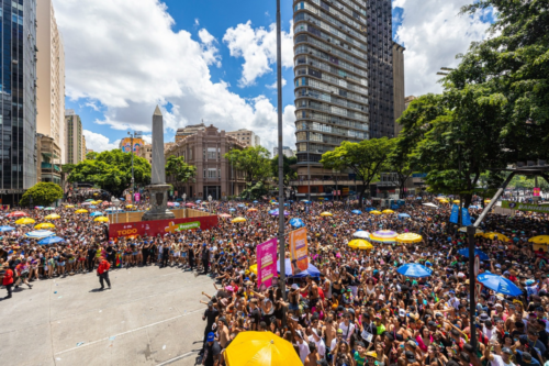 Foto do carnaval de rua em Belo Horizonte.