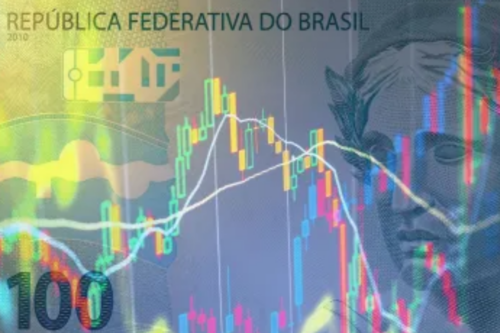 Uma composição visual sobreposta que mistura elementos financeiros e monetários brasileiros. Ao fundo, vê-se parte de uma nota de 100 reais, destacando a Efígie da República e o texto "República Federativa do Brasil". Sobre a nota, há um gráfico de velas (candlestick) colorido e linhas de tendência, representando o comportamento do mercado de ações. A iluminação tem tons frios de azul e verde com pontos de brilho, transmitindo uma atmosfera de análise econômica e investimentos.