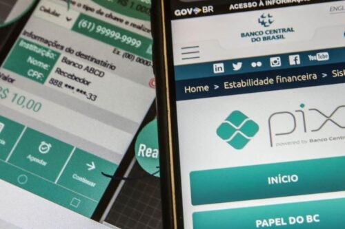 Dois smartphones posicionados lado a lado exibindo interfaces relacionadas ao Pix.