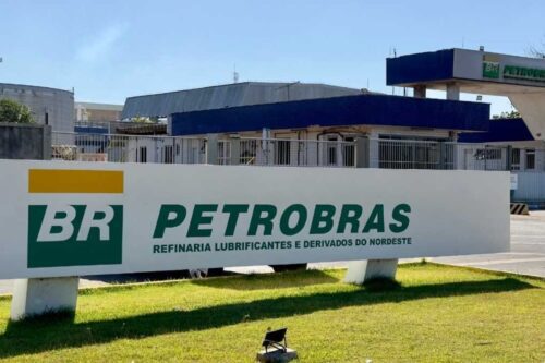 Entrada da Refinaria de Lubrificantes e Derivados do Nordeste (LUBNOR) da Petrobras.