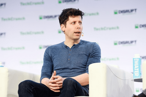 CEO da OpenAI, Sam Altman, discursa no palco durante o TechCrunch Disrupt San Francisco 2019.