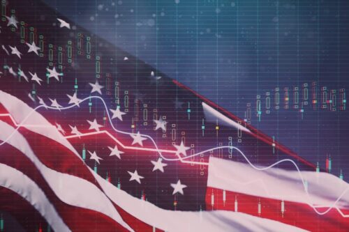 Bandeira dos EUA ao fundo com gráficos financeiros em queda, simbolizando impacto da inteligência artificial no mercado americano.