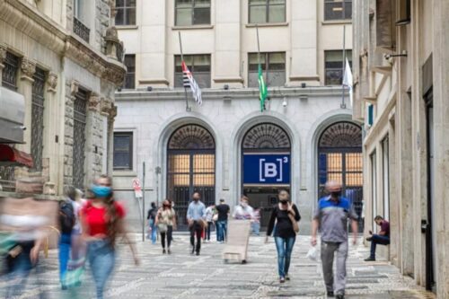Bolsa brasileira pode chegar a 235 mil pontos em 2026, projeta XP