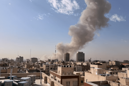 Imagem de Teerã, capital do Irã, após ataque conjunto dos EUA e de Israel Foto: AP Photo