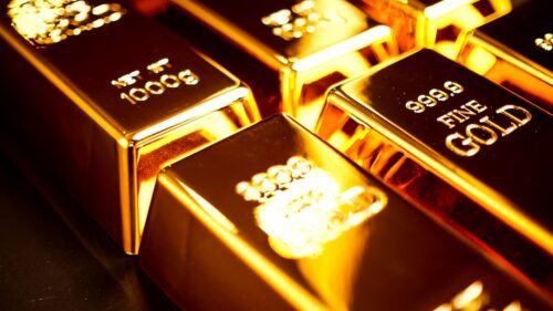 Cotação do ouro supera US$ 5 mil após decisão judicial e dados de inflação nos Estados Unidos.